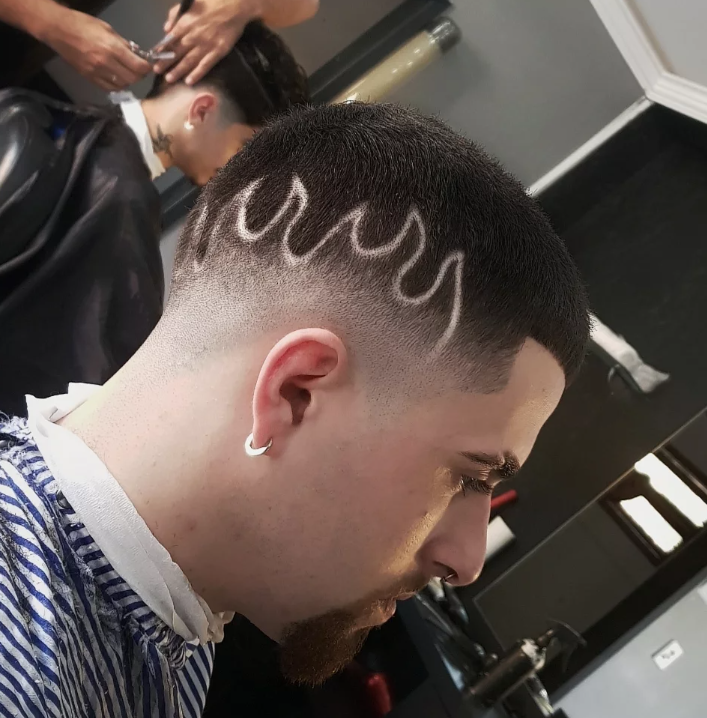 Fade com design em V